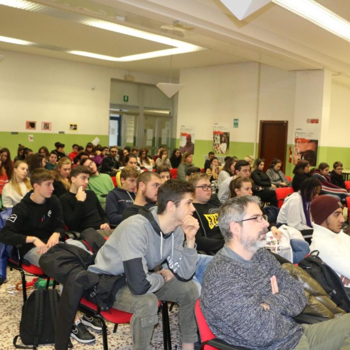 AVIS Comunale Verbania_Primo incontro nelle scuole superiori della città_Avis Verbania_fonte Ferrini-Franzosini (4)
